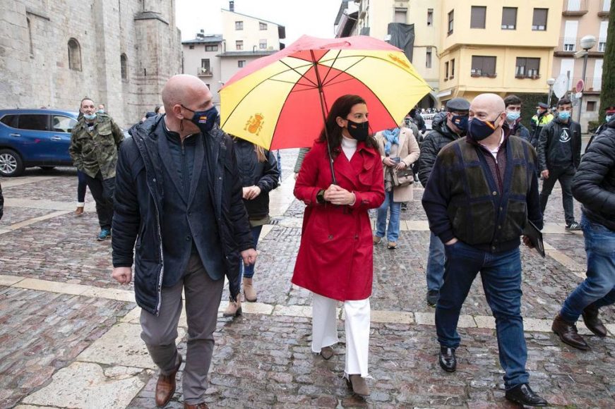 FOTOGRAFÍA. SEO DE URGEL (LÉRIDA) ESPAÑA, 08.02.2021. Rocío Monasterio San Martín y Antonio López. Ñ pueblo (2)