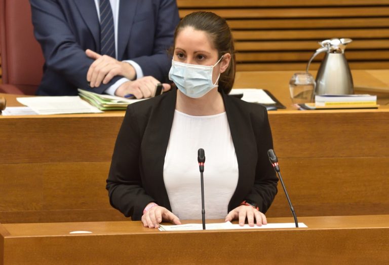 Ana Vega (VOX) acusa a la extrema izquierda Podemos de querer crear otro «chiringuito» al proponer una «farmacéutica pública»