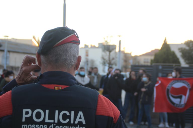 VOX se querella contra el consejero de Interior de Cataluña Miquel Samper por «permitir los ataques a VOX» en el 14F 