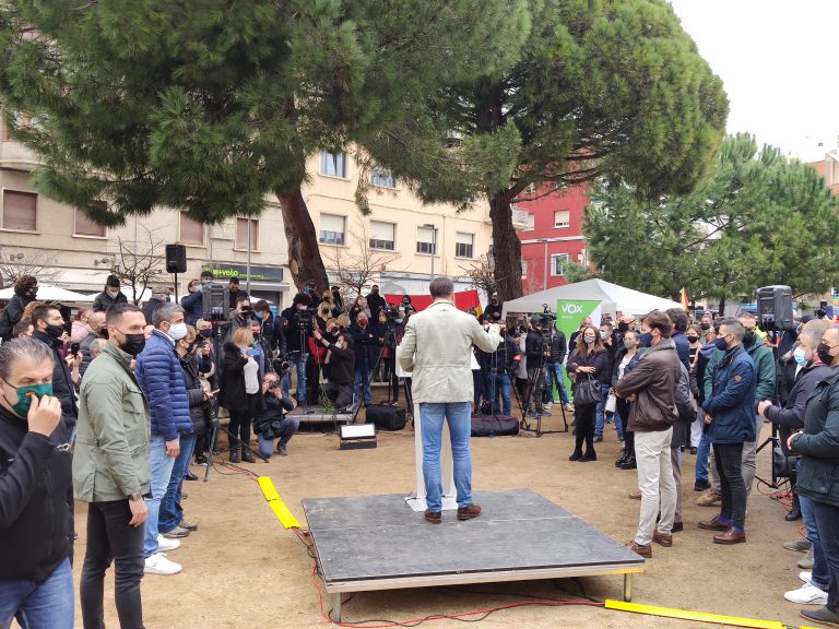 Abascal arropa al candidato Alberto Tarradas en un mitin del 14F para recuperar Figueras (Gerona)