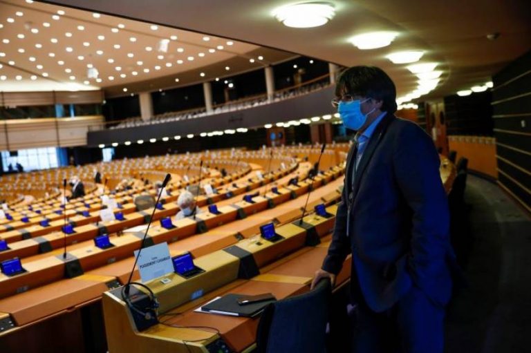 El Parlamento Europeo retira la inmunidad de Puigdemont, Comín y Ponsatí