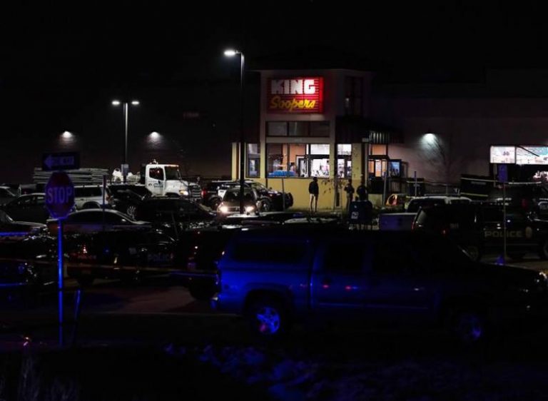 Un tiroteo en Estados Unidos dejó 10 muertos en un supermercado de Boulder (Colorado): «Entró y empezó a disparar»
