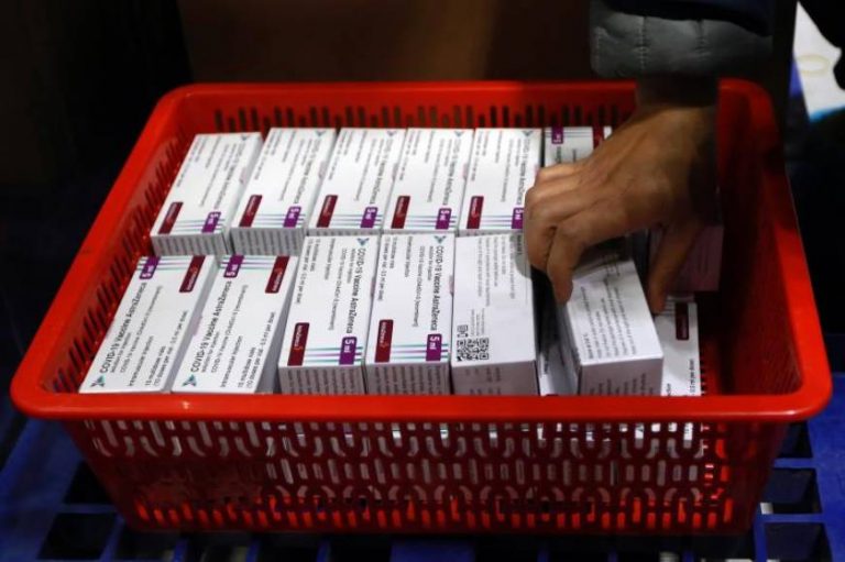 La Agencia Europea del Medicamento estudia los informes sobre la coagulación de la vacuna del covid de AstraZeneca 19