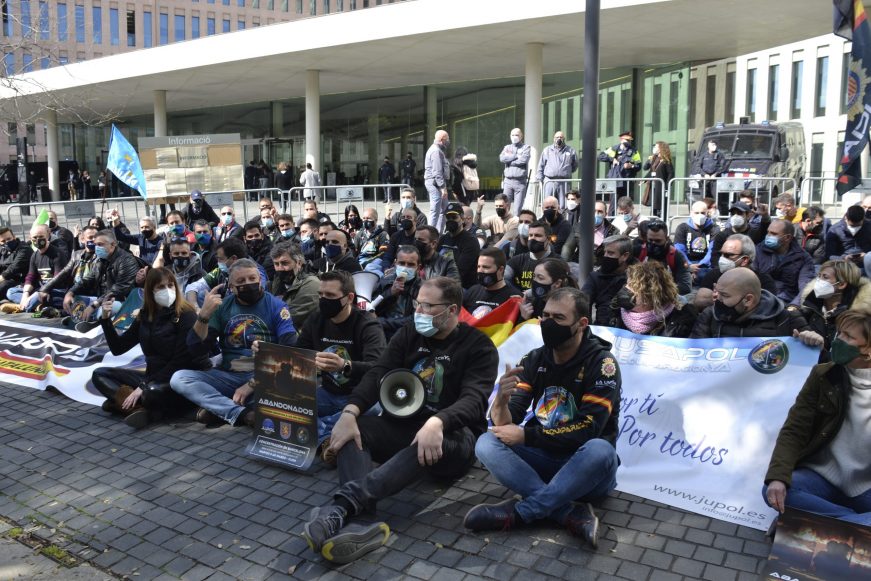 FOTOGRAFÍA. BARCELONA (ESPAÑA), 09.03.2021. Protesta de JUSAPOL en Barcelona. Ñ Pueblo (1)