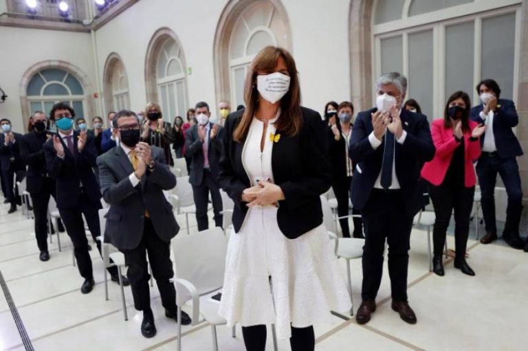 La imputada nueva presidente del Parlamento de Cataluña trabajará para «avanzar hacia la independencia de Cataluña»