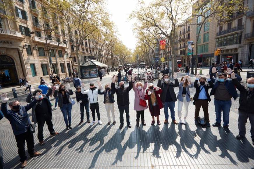 FOTOGRAFÍA. BARCELONA (ESPAÑA), 27.03.2021. Miembros de la Asociación Catalana de Víctimas del Terrorismo ACVOT, junto con la Plataforma 12 A,. Efe