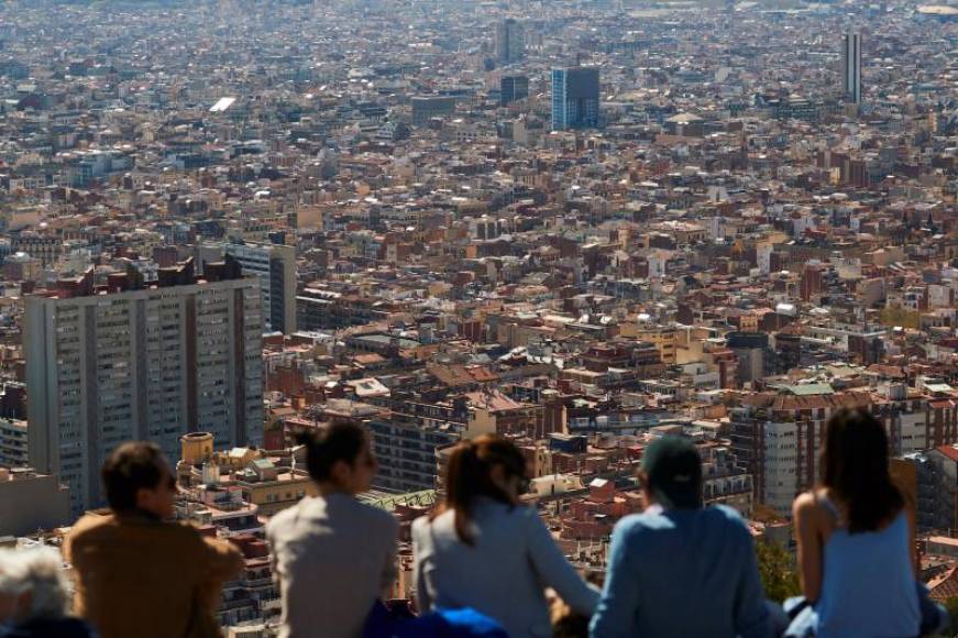 FOTOGRAFÍA. BARCELONA (ESPAÑA), 29.03.2021. Tres de cada diez barceloneses se marcharían a vivir fuera de Barcelona si pudieran hacerlo, el doble de los que lo declaraban en 2017. Efe