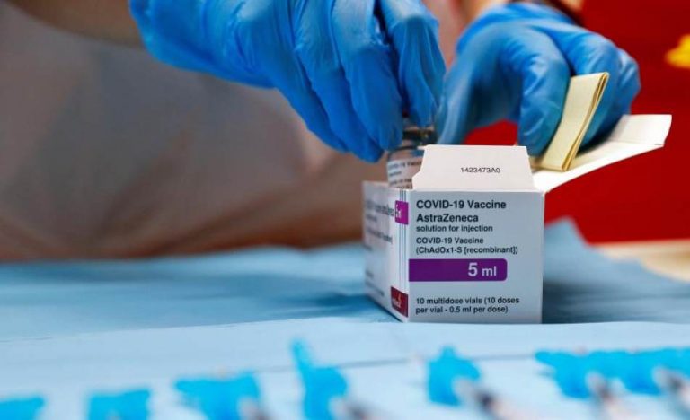 Las farmacias dicen que quieren vacunar contra el COVID 19 en Cataluña