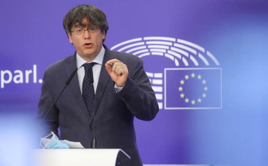 FOTOGRAFÍA. BRUSELAS (BÉLGICA), FEBRERO DE 2021. El golpista huido de la justicia Carles Puigdemont Casamajò, durante una rueda de prensa en el Parlamento Europeo. Efe