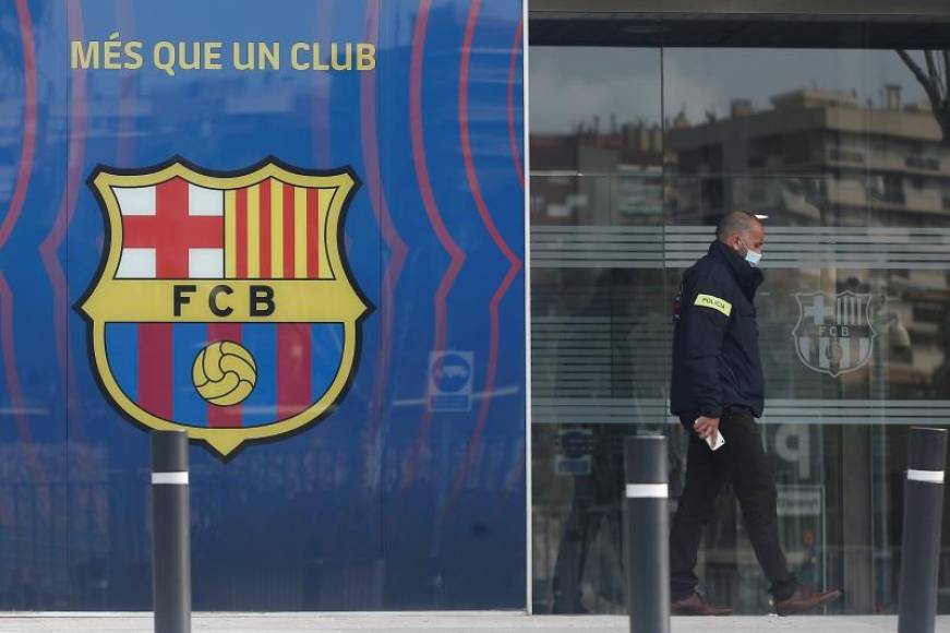 FOTOGRAFÍA. ESTADIO CAMPO NUEVO DE FC BARCELONA (CAMP NOU) BARCELONA (ESPAÑA), 01.03.2021. Los Mozos detienen a Bartomeu, expresidente de FC Barcelona, por corrupción. Efe