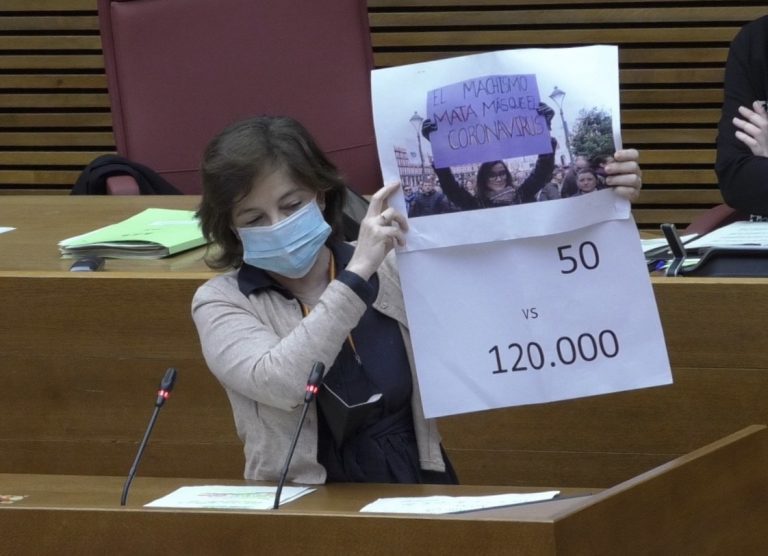 Ángeles Criado (VOX) llama a Mónica Oltra «feminista de boquilla» y la acusa de no importarle las mujeres