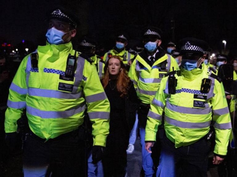 La Policía de Londres justifica su cuestionada intervención en la protesta por Sarah Everard, joven raptada y asesinada por Policía