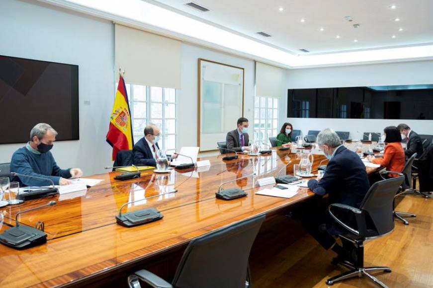 FOTOGRAFÍA. MADRID (ESPAÑA), 01.03.2021. El presidente del Gobierno, Pedro Sánchez, junto al ministro de Política Territorial y Función Pública, Miguel Iceta (2i). Efe