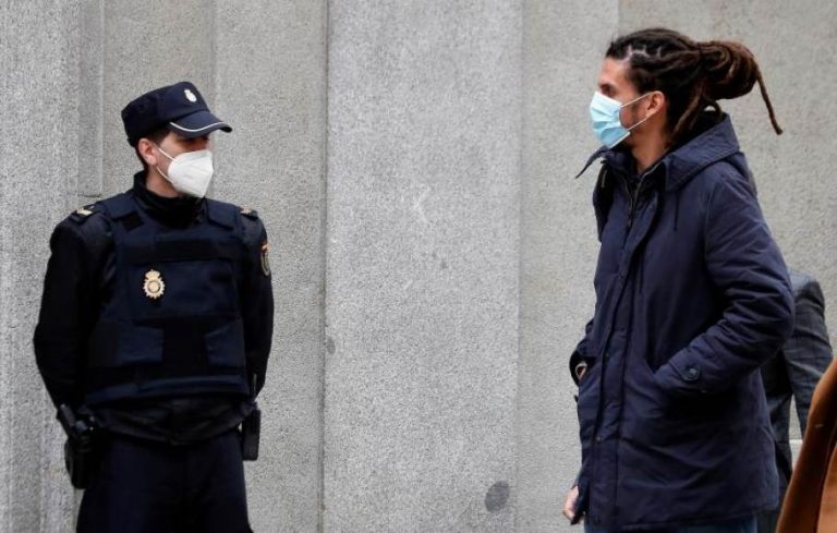 El ultra Alberto Rodríguez (Podemos), imputado por atacar a patadas a los Policías, niega los hechos ante el Tribunal Supremo