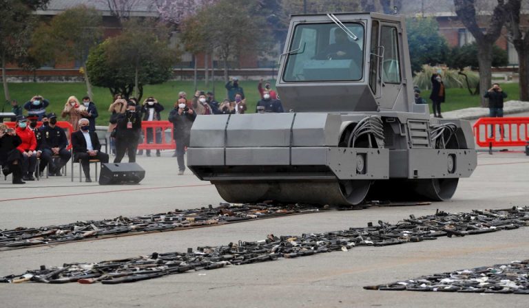 Espinosa ve «indigno» el mitin de Sánchez con las armas de ETA: «Han incorporado a sus herederos a la dirección del Estado»