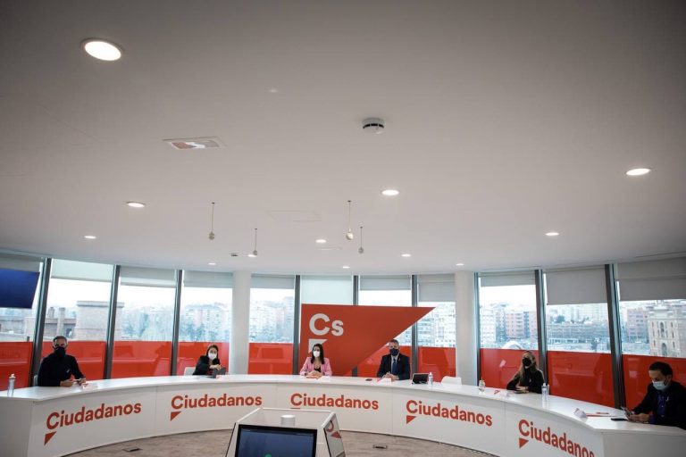 Cs de Arrimadas, Podemos y PSOE ganan su moción de censura y convierten a José Antonio Serrano (PSOE) en nuevo alcalde de Murcia 