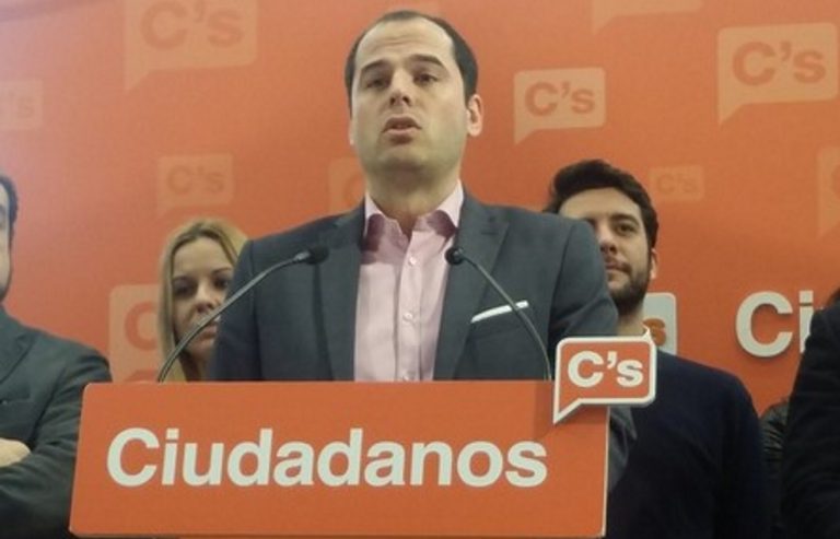 Aguado a los «ex de Cs»: «Abandonáis Cs pero no soltáis el acta, seguís cobrando gracias a Cs del que hoy renegáis»