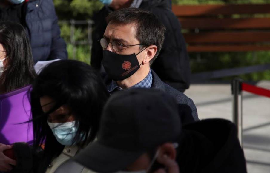 FOTOGRAFÍA. MADRID (ESPAÑA), 15.03.2021. Juan Carlos Monedero, uno de los fundadores de Podemos a su llegada este lunes a los juzgados de la Plaza Castilla en Madrid. Efe