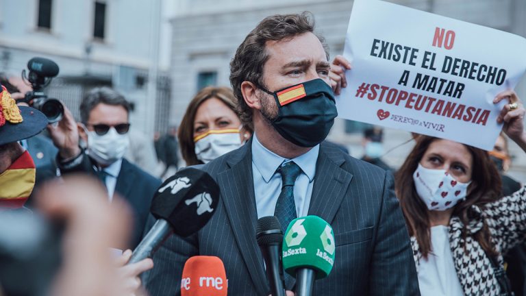 Espinosa ante la Ley de eutanasia progre: VOX defenderá «muy pronto» el derecho a vivir «desde el Gobierno» en España