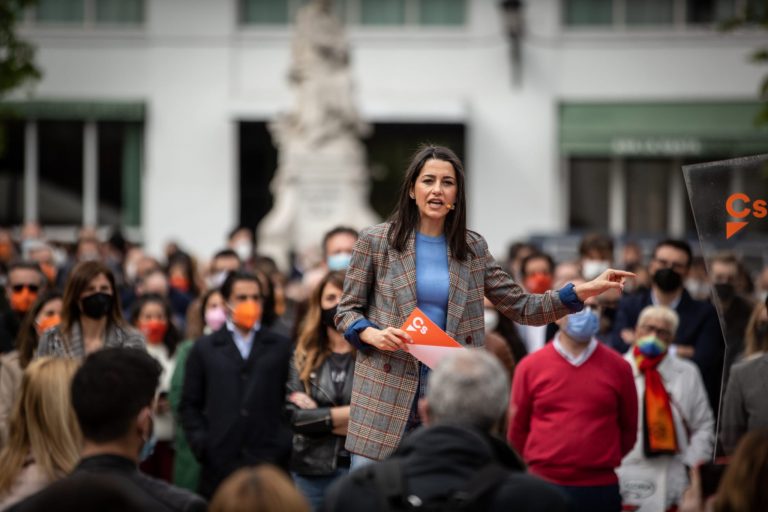 Inés Arrimadas: «Madrid no quiere hablar de fascistas y comunistas»