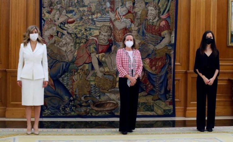 Las nuevas vicepresidentes Nadia Calviño y Yolanda Díaz y la ministra Ione Belarra prometen sus cargos ante el rey Felipe VI 