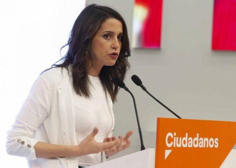 Arrimadas dice que Cs no se va descomponer y que no va a dimitir y se contradice sobre su relación con Albert Rivera