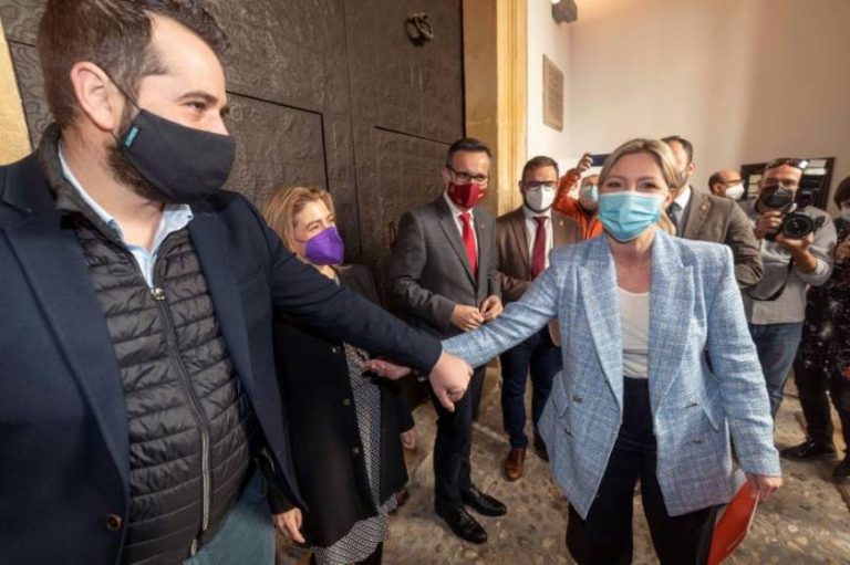 El PSOE tacha de «traidores» y «ultraderechistas más rancios» a los 3 diputados de Cs que han tumbado su moción de censura en Murcia