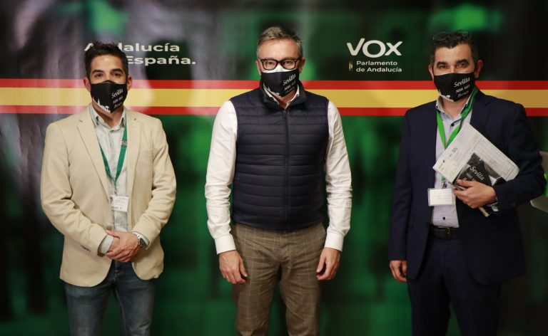 VOX defiende en una reunión con el colectivo «Sevilla son sus bares» la necesidad de acabar con las restricciones horarias