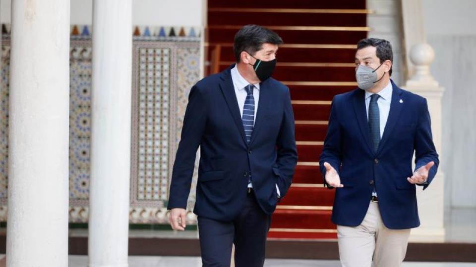 FOTOGRAFÍA. SEVILLA (ESPAÑA), 10.03.2201. El presidente andaluz, Juanma Moreno, del PP, y el vicepresidente, Juan Marín (izq), de Ciudadanos. Efe
