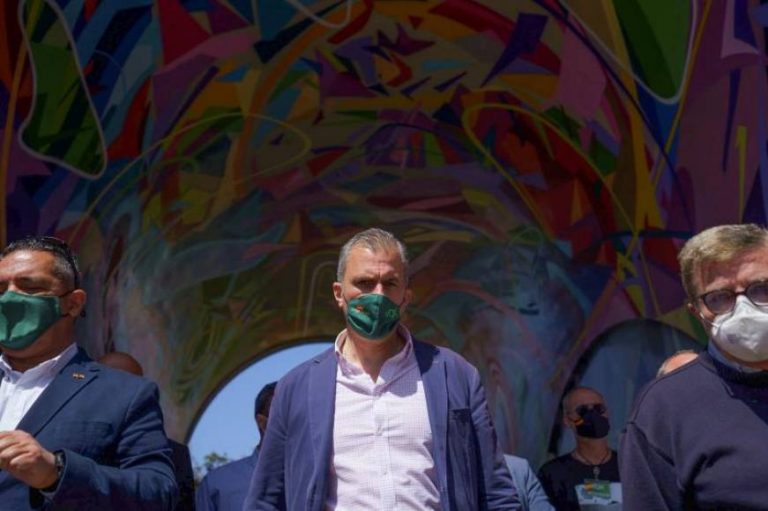 VOX a Marruecos: «Malditos racistas los que permiten que sus propios compatriotas se jueguen la vida en el mar mientras ellos viven en palacio»