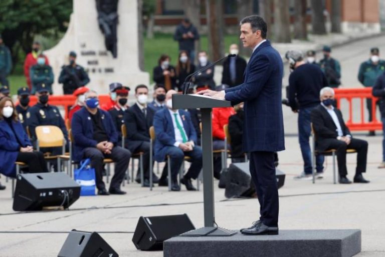 Sánchez: «No podemos y no debemos olvidar» ni abandonar la tarea de «arrojar luz sobre crímenes sin resolver de ETA»