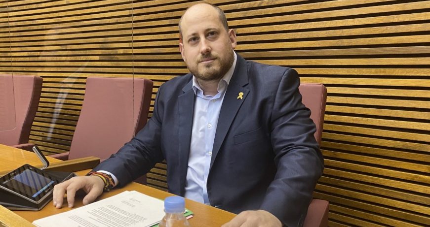 FOTOGRAFÍA. VALENCIA (ESPAÑA), 01.03.2021. El diputado del Grupo Parlamentario VOX Comunidad Valenciana, David García, durante una sesión del parlamento de la Comunidad Valencina. (Ñ Pueblo)