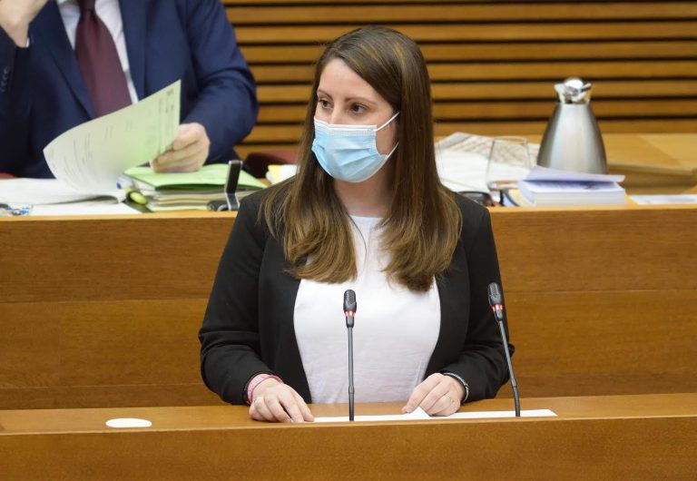 Ana Vega (VOX): «España no paga traidores, la izquierda está más preocupada en desestabilizar gobiernos en plena pandemia»