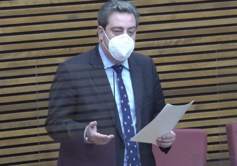 José María Llanos (VOX) a Compromís en el pleno: «¿Dónde están las camisetas que digan ‘No a los abusos sexuales a menores’?»