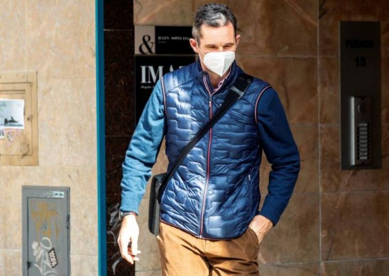 Urdangarin acude al despacho de abogados de Vitoria donde va a trabajar