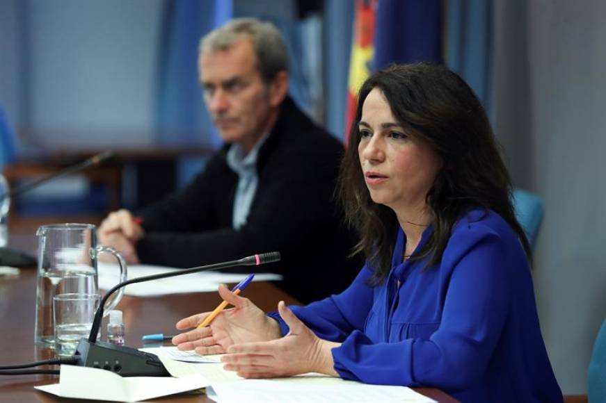 FOTOGRAFÍA. MADRID (ESPAÑA), 165.2021. La secretaria de Estado de Sanidad, Silvia Calzón (d), y Fernando Simón (i). Efe