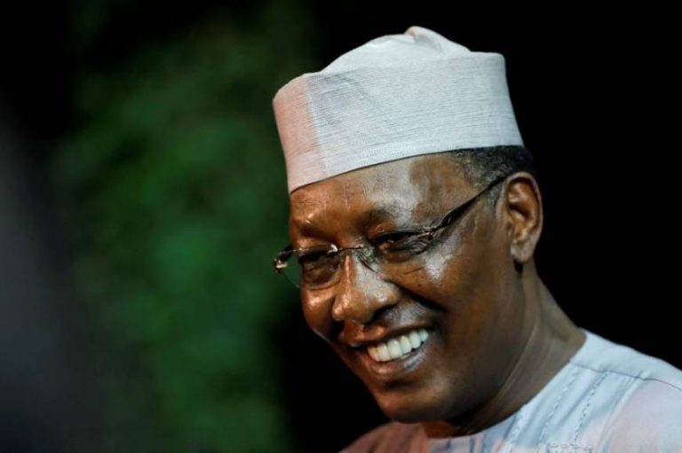 Partidos políticos y sindicatos rechazan la toma del poder por los militares en Chad (África) tras anunciarse la muerte del presidente del país Idriss Déby