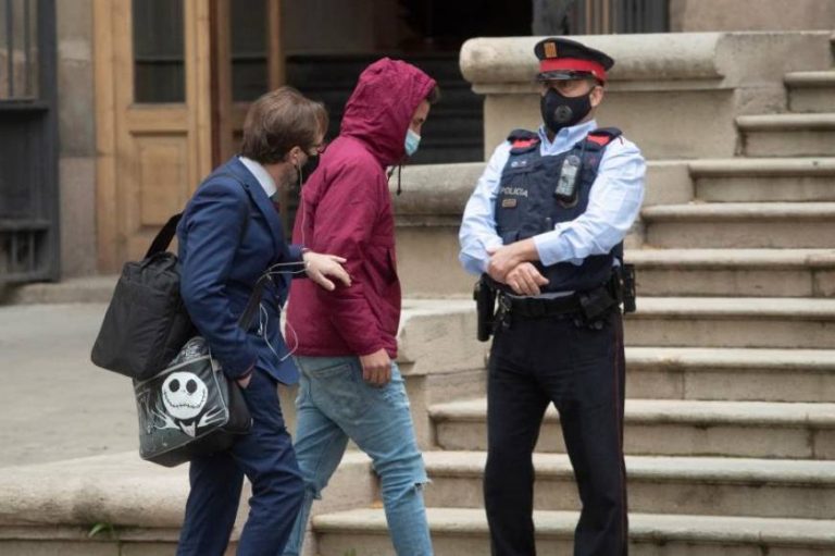 La Fiscalía ve «verídica y creíble» la versión de la víctima de violación múltiple en Sabadell tras el incisivo interrogatorio al que la sometió