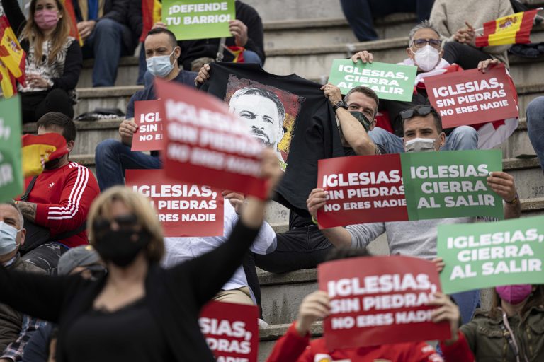 Galería de fotos del Mitin del 4M de VOX en la Plaza de Toros de San Sebastián de los Reyes : «Qué mentirosos y hipócritas. 2 años llevamos padeciendo amenazas, agresiones y acoso»