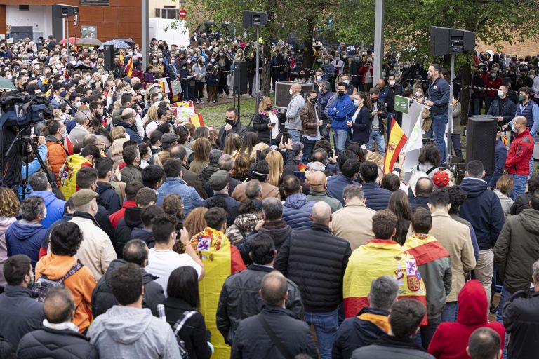 VOX: «A la dictadura de la izquierda pija nunca nadie antes les había mirado a los ojos y les había dicho que no; están todos sometidos, menos VOX»