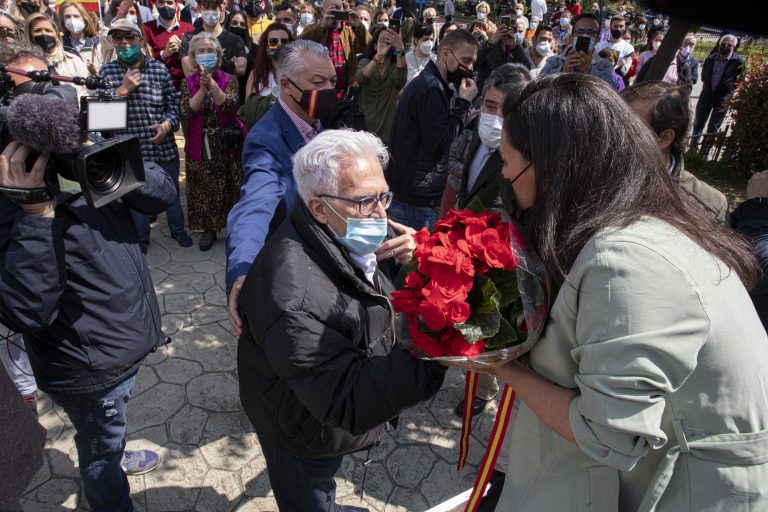 Fotografías del mitin del 4M de VOX en Alcorcón con Abascal y la candidata Monasterio