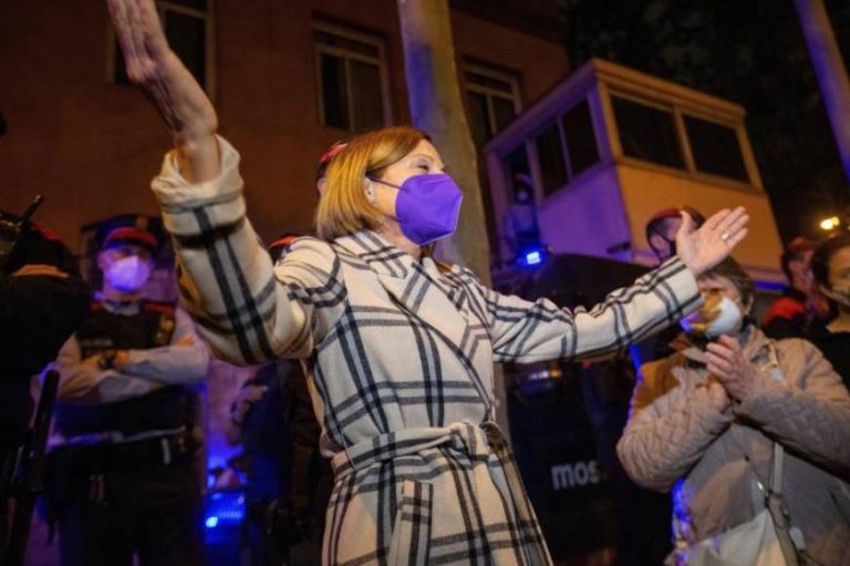 La golpista Carme Forcadell Lluís vuelve a su celda llorando y haciendo la víctima: «No sé cuándo terminará este sufrimiento porque la represión no para»