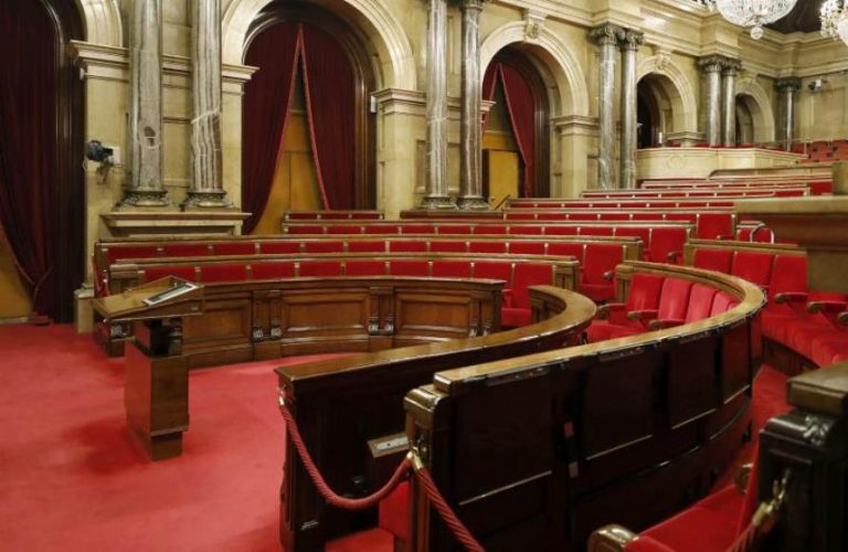 Cataluña| Los miembros del «Consejo de Garantías Estatutarias» nombrados por ERC y JxCat avalan la prohibición del castellano/español en las aulas por unanimidad
