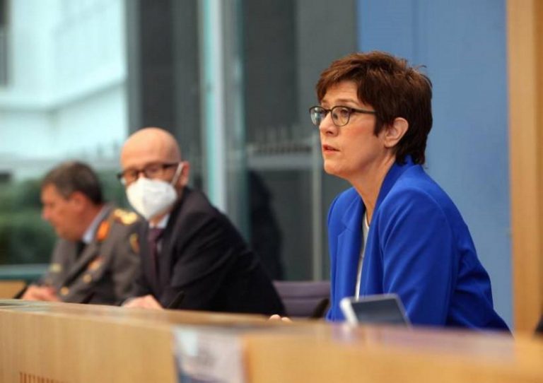 Alemania implanta el servicio militar voluntario de «defensa de la patria»