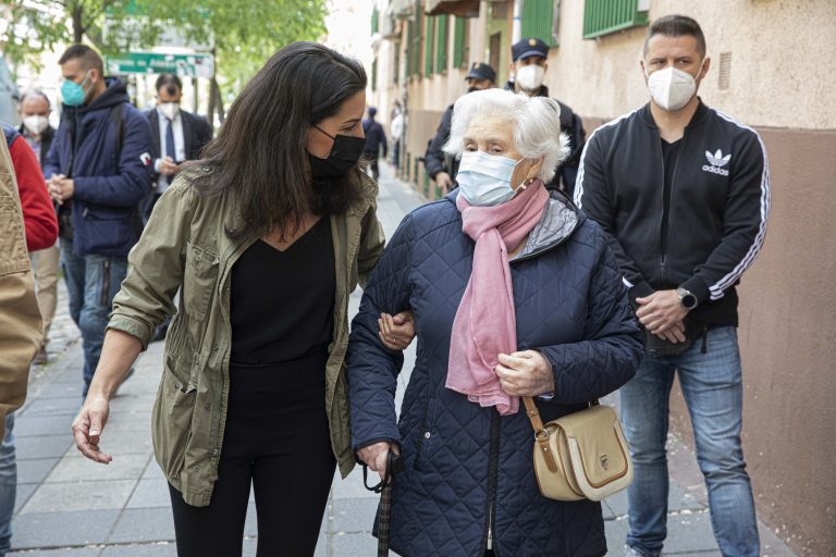 Fotografías mitin del 4M de VOX en Carabanchel con la candidata Rocío Monasterio y Ortega Smith ante el «cinismo» de Podemos y PSOE