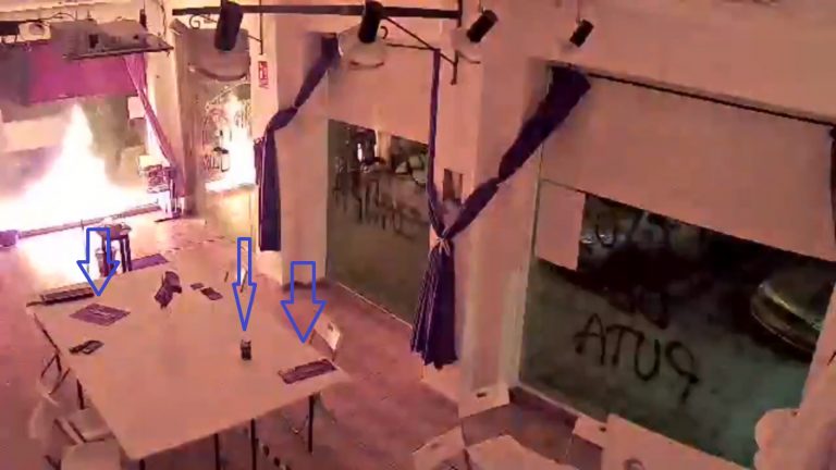 Desenmascaran el falso ataque a la sede de Podemos Cartagena: aparecen y desaparecen cosas en la mesa