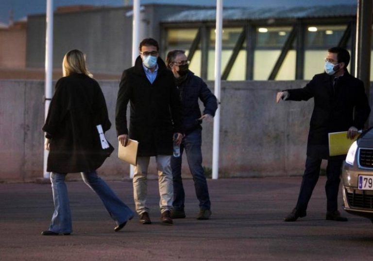 ERC y JxCAT negocian el acuerdo del nuevo Gobierno en la cárcel de Els Lledoners durante 4 horas con los presos golpistas