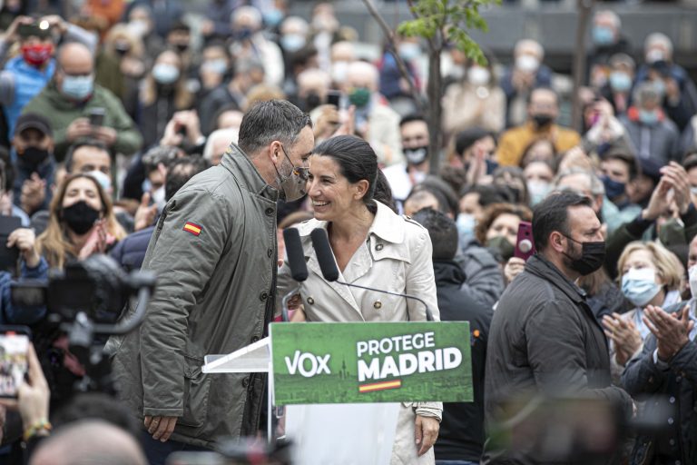 El CIS ve una ajustada mayoría absoluta de «PPVOX» el 4M, Ciudadanos desaparece y 1 de cada 10 antiguos votantes del PP votará VOX