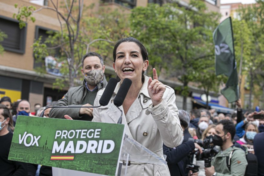 FOTOGRAFÍA. DISTRITO RETIRO (MADRID) ESPAÑA, 13.04.2021. Santiago Abascal Conde y Rocío Monaterio San Martín. Ñ Pueblo (13)
