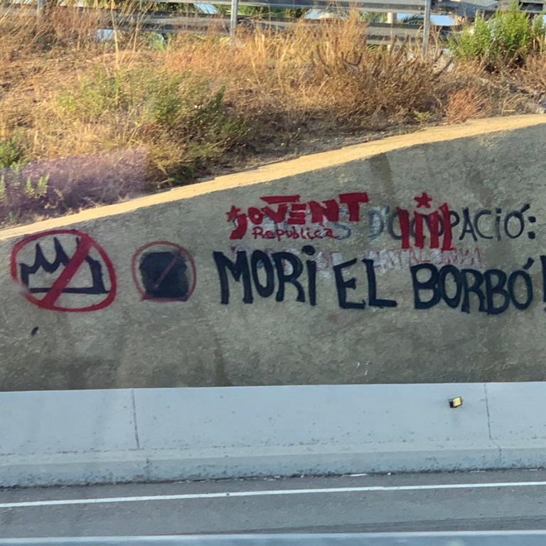 ¿Quién se esconde detrás de la banda separatista «Jovent Republicà»? «Mori el Borbó» (Que muera el Rey de España), firman con Jovent Republicà